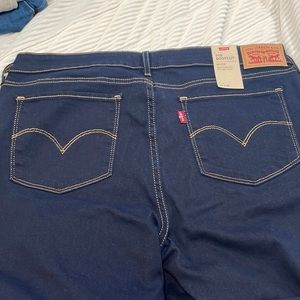 Levi’s bootcut jeans. Dark wash size 32x34